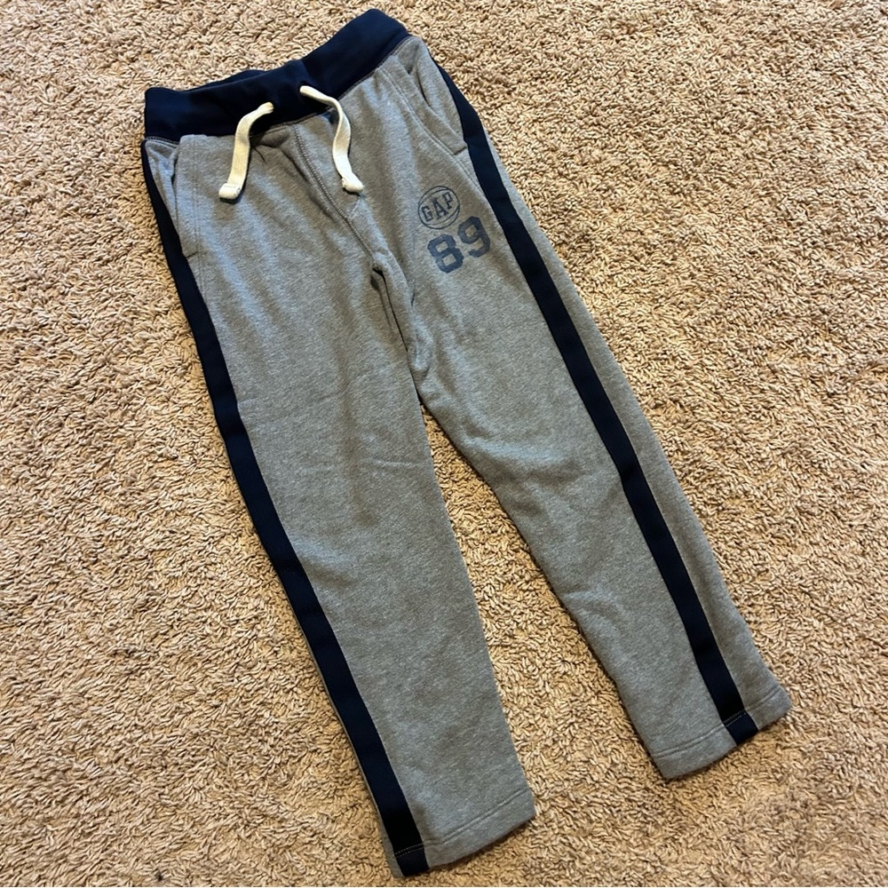 Gap Kids Gray and Navy Sweatpants Boys Small (6-7)